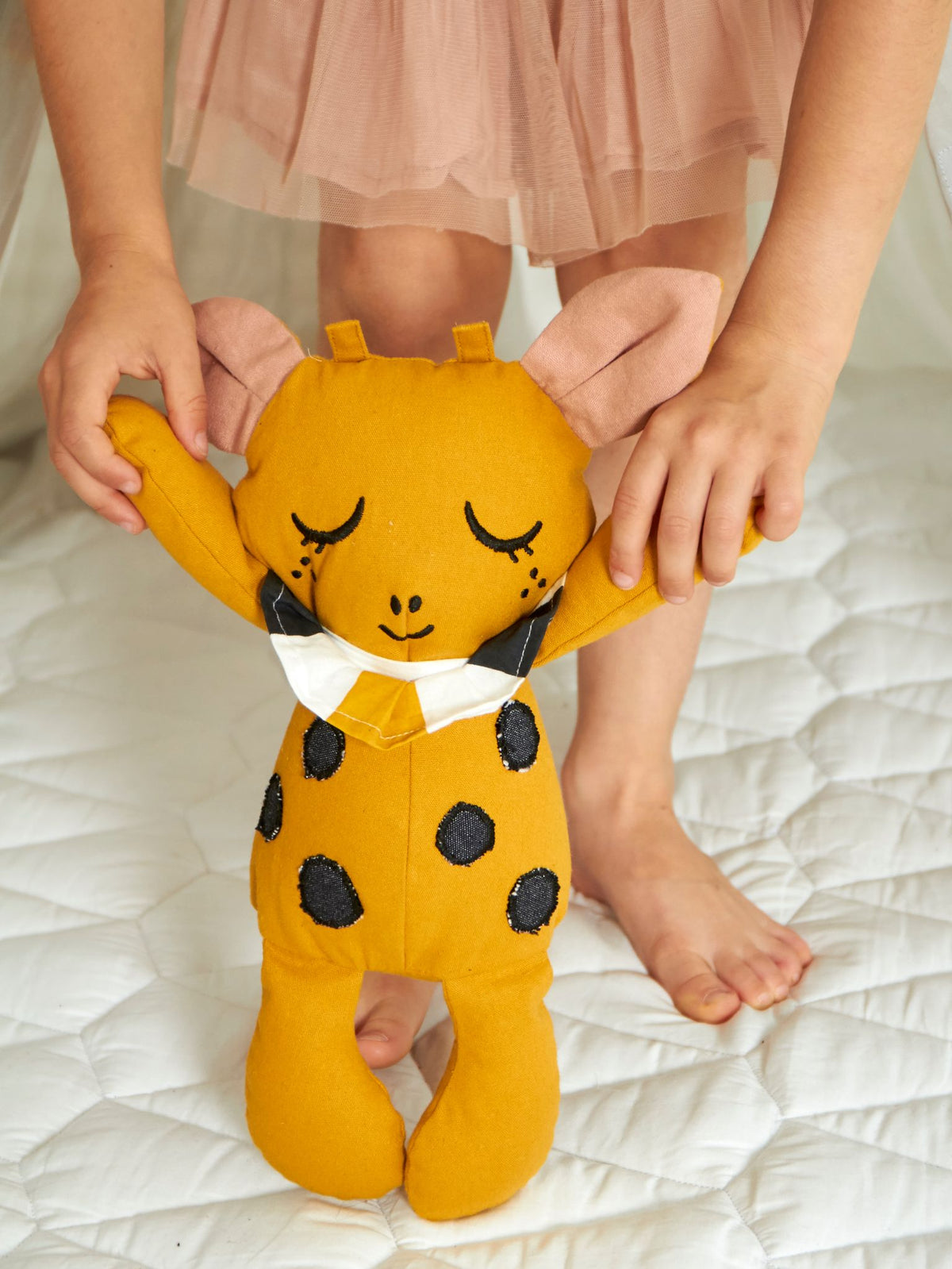 Roommate Goldie De Giraffe